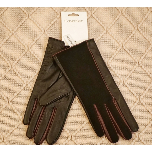 Calvin Klein Women\'s Black/Maroon Leather Gloves